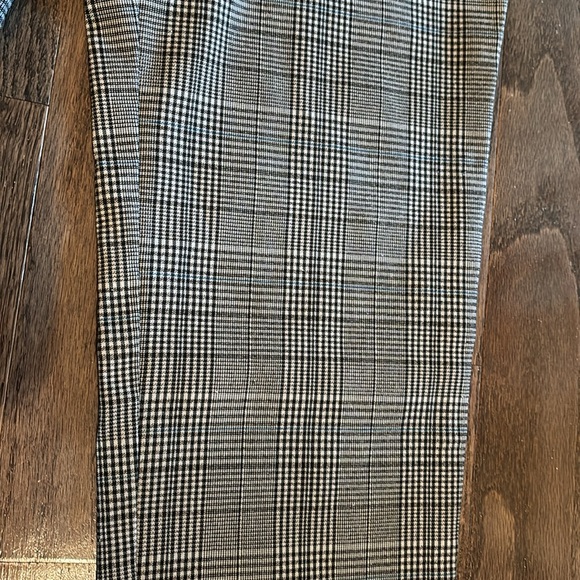 Petite slip on plaid stretch skinny pant is a go anywhere essential! - Picture 2 of 10